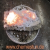 Bild: Magnesiumbrand mit Wasser löschen